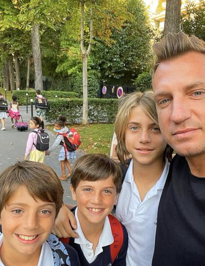 Maxi López llegaría a Buenos Aires para ver a sus hijos, Valentino, Constantino y Benedicto