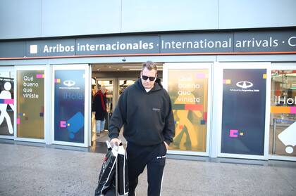 Maxi López llegó a la Argentina para acompañar a sus hijos en medio de la preocupación por la salud de Wanda Nara