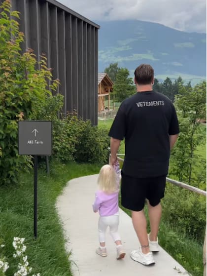 Maxi López, su mujer Daniela Christiansson y su hija Elle disfrutaron de unos días en Italia (Foto: Instagram @danielachristiansson)
