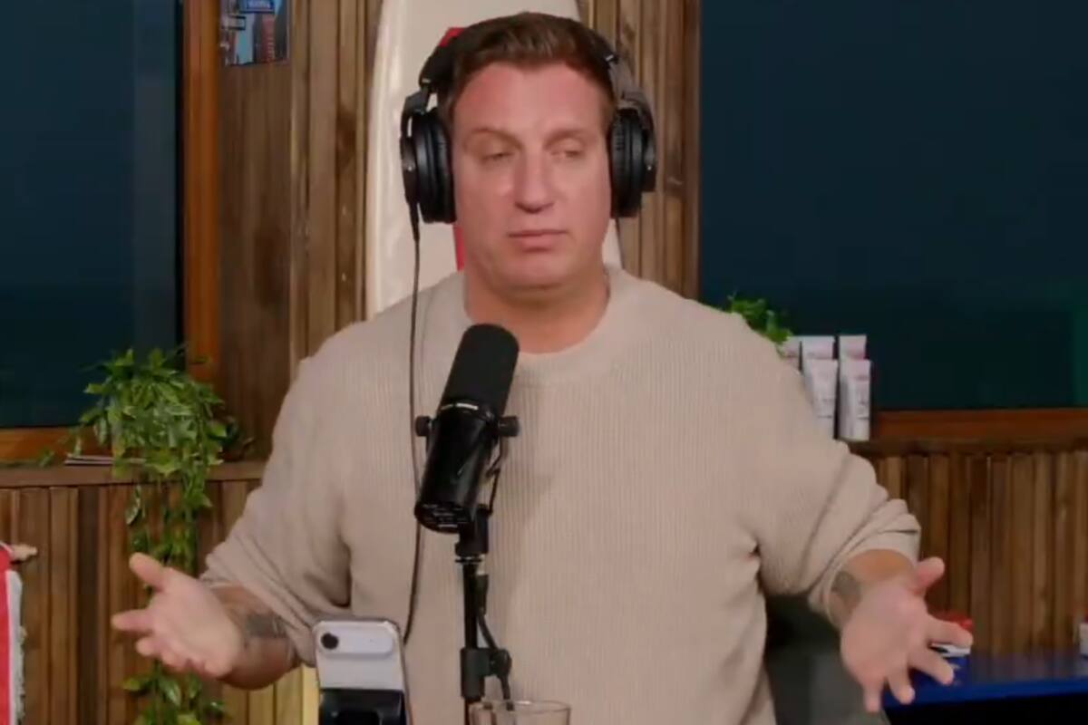 Eles perguntaram a Maxi Lopez qual homem ela beijaria, e sua resposta foi não-não. “Não é assim.” Eles perguntaram a Maxi Lopez qual homem ela beijaria, e sua resposta foi não-não. “Não é assim.”