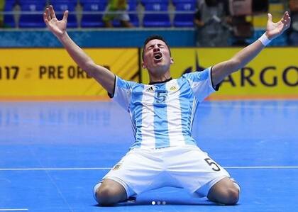 Maxi Rescia, figura de la selección de futsal