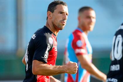 Maxi Rodríguez en un partido reciente ante Arsenal, por la Superliga