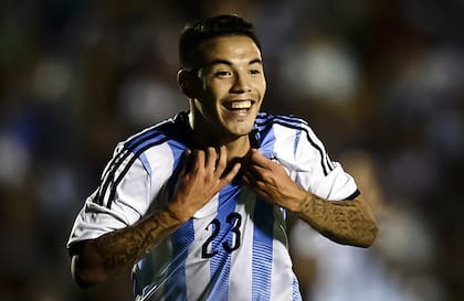 Maxi Rolón festeja el gol a Brasil con el seleccionado Sub 20 en el Sudamericano 2015