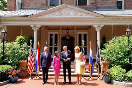 Máxima con un look similar a Jackie Kennedy (Foto: Instagram @koninklijkhuis)