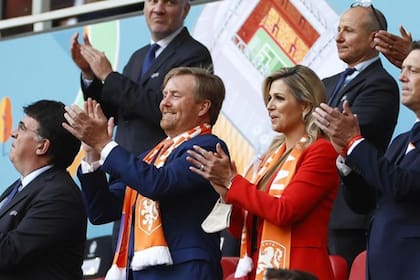 Máxima de Holanda y el rey Guillermo asistieron al primer partido de la Copa Europea y se convirtieron en protagonistas de un gif