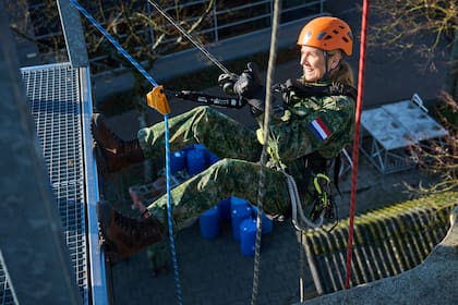Máxima demuestra una vez más que el liderazgo no se limita a los discursos ni a los actos oficiales. A veces, se expresa en la voluntad de involucrarse y en el ejemplo personal