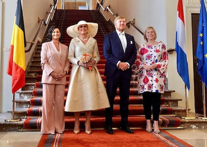 Máxima impactó a todos con su look monocromático