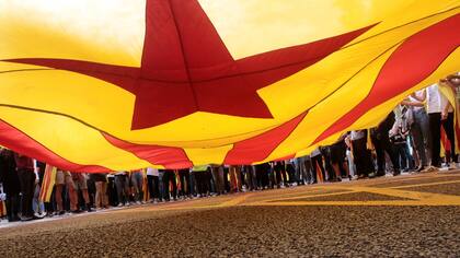 El parlamento de Cataluña busca reunirse el lunes para declarar la independencia