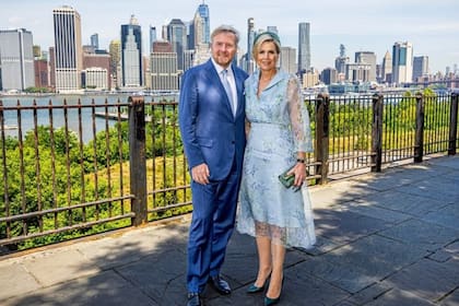 Máxima y Williem-Alexander, reyes de Países Bajos, posan en Nueva York, en la visita de la pareja a Estados Unidos