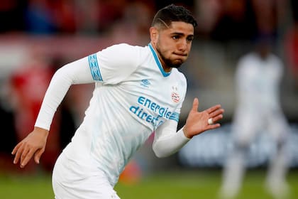 Maximiliano Romero, surgido en Vélez, tiene 21 años y milita en PSV Eindhoven de la Eredivisie