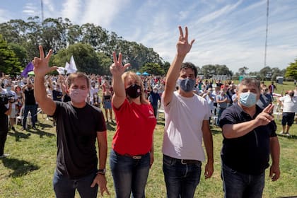 Maximiliano Abad, durante un acto de campaña junto a Luis Naidenoff y Mario Negri