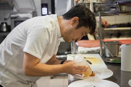 Maximiliano Matsumoto está a cargo de 1921, el restaurante del Sofitel Montevideo Casino Carrasco.