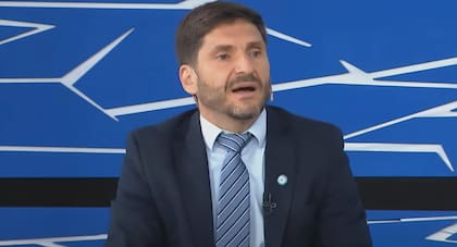 Maximiliano Pullaro, gobernador de Santa Fe, también está alistando una colocación.