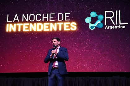 Maximiliano Pullaro, gobernador de Santa Fe, en la Noche de los Intendentes