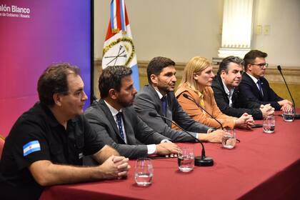 Maximiliano Pullaro recibió patrulleros de la Policía Bonaerense