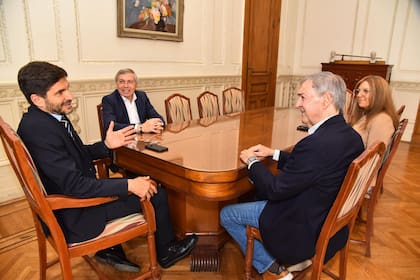 Maximiliano Pullaro y Juan Schiaretti, en una reunión que mantuvieron este año en Rosario