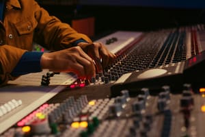 Edita audio para Netflix y explica cómo se construye el sonido que no se ve