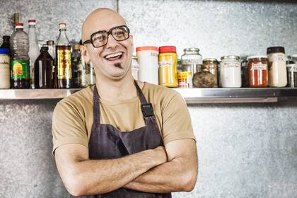 Máximo Cabrera, experto en fermentados, también da clases para prepararlos en casa.