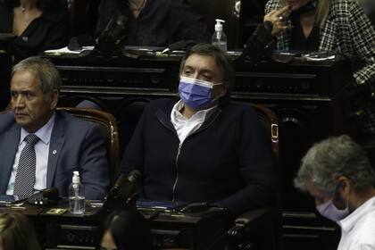 Máximo Kirchner bajó a último momento para votar en contra de la iniciativa