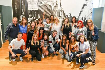 Máximo Kirchner con las mujeres del PJ Bonaerense