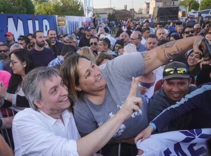 Máximo Kirchner, con militantes, en un acto en Morón, el sábado 1º de octubre