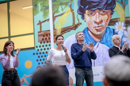 Máximo Kirchner, de campaña junto a la intendenta de Quilmes, Mayra Mendoza, y al primer candidato a diputado nacional Jorge Taiana