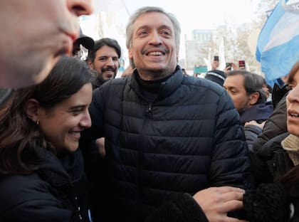 Máximo Kirchner entró a la Plaza de Mayo a la cabeza de la columna de La Cámpora