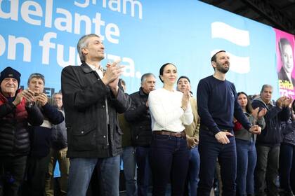 Máximo Kirchner junto a la candidata Florencia Lampreabe en el acto partidario de Hurlingham