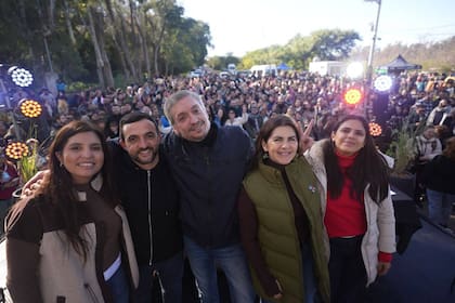 Máximo Kirchner, junto a la intendenta de Moreno, Mariel Fernández, la ministra de ambiente de la PBA, Daniela Vilar y  el dirigente del Movimiento Evita Leonardo Grosso