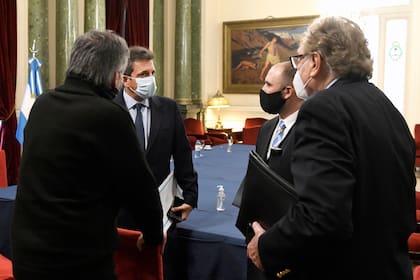 Máximo Kirchner, Sergio Massa, Martín Guzmán y Carlos Heller