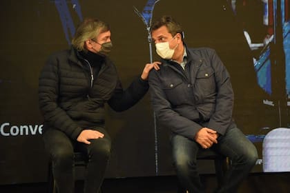Máximo Kirchner y Sergio Massa esta tarde en un acto de Victoria Tolosa Paz en Tres de Febrero.