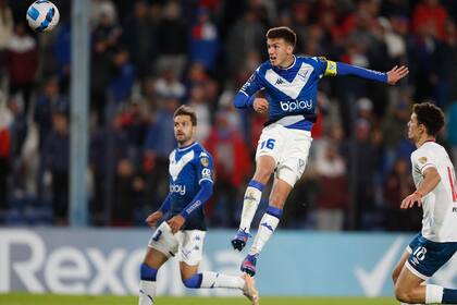 Máximo Perrone, en un Vélez-Nacional, de Montevideo, por la Copa Libertadores 2022; con un cabezazo en tiempo de descuento le dio la victoria a El Fortín.