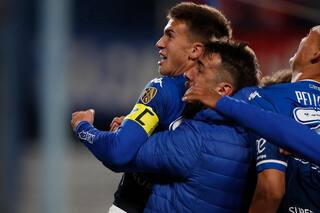 Guardiola llamó tres veces a una joven estrella de Vélez por consejo de Mascherano y Manchester City se lo lleva