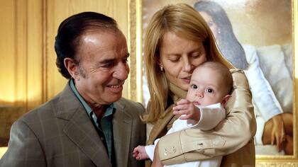 En 2003 Menem y Bolocco fueron padres de Máximo Saúl.