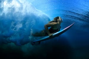 Del dolor al récord. La brasileña que surfeó "la ola más grande del mundo"