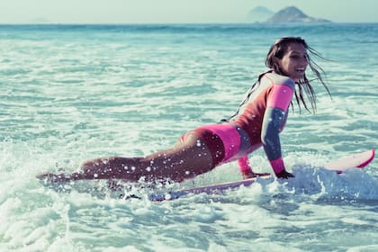 Nacida en Río de Janeiro el 10 de abril de 1987, Gabeira comenzó a surfear en Ipanema a los 14 años.