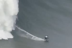 "Una locura": una brasileña surfeó una imponente ola y batió el récord femenino
