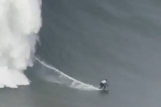 "Una locura": una brasileña surfeó una imponente ola y batió el récord femenino