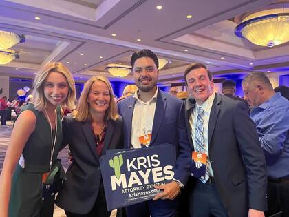 Mayes también se unió a una coalición de 19 fiscales en una demanda contra la administración Trump por el despido masivo de empleados federales