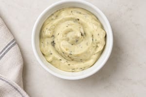 Mayonesa de ajo negro