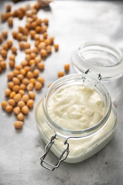 Mayonesa vegana hecha con aquafaba