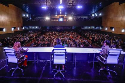 Mayra Mendoza en la apertura del Concejo