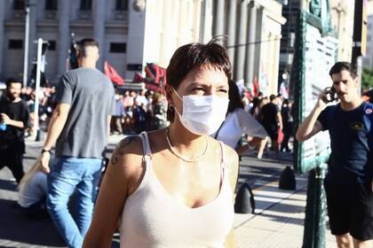 Mayra Mendoza en la marcha en contra de la Corte Suprema