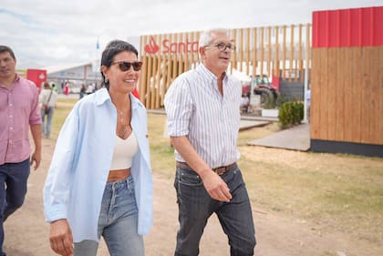 Mayra Mendoza recorrió Expoagro con Julián Domíbguez