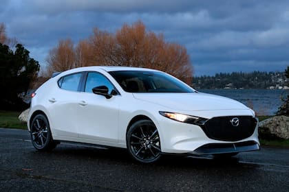 Mazda3 está disponible es sus versiones sedán y hatchback (USNews&World Report/AlexKwanten)