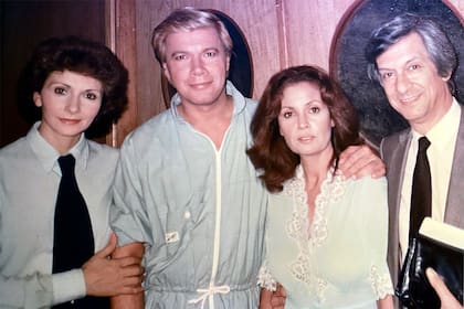 Mazzini junto a sus compañeros de Libertad condicionada: María Danelli, Yayi Cristal y Héctor Biuchet