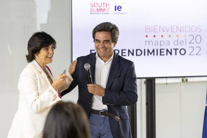 María Benjumea y Juanjo Güemes explicaron la importancia de facilitar la llegada de talento emprendedor de todo el mundo, en el marco de la inauguración de EnlightED