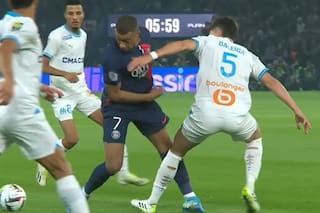 Mbappé chocó contra un defensor argentino, salió rengueando y encendió las alarmas en PSG