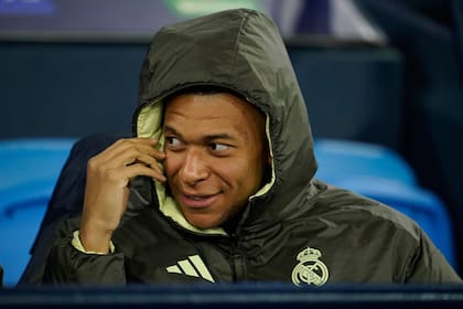Mbappé fue suplente en varios partidos como consecuencia de la demorada recuperación de su lesión por un mal diagnóstico