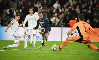 Mbappé se enfrentó a Real Madrid en la última edición de la Champions League, pero a pesar de marcar en ambos partidos PSG sufrió una remontada que lo dejó eliminado en octavos de final
